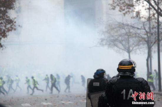 民众抗议变打砸抢 法国遭遇13年来最严重骚乱